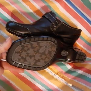 Black size 8 mules